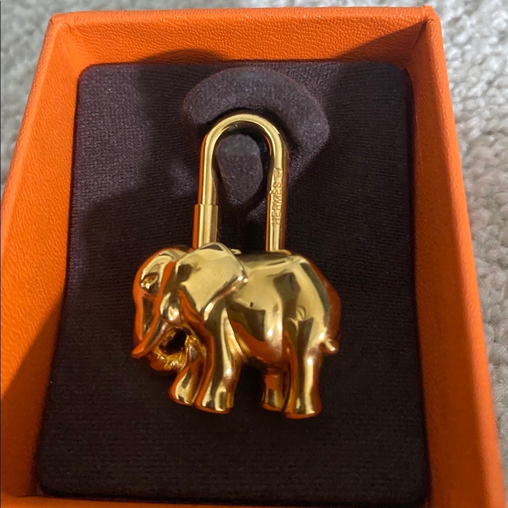 Hermès Elephant Motif Cadena Padlock Gold